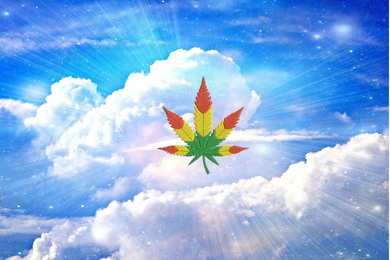 Vue de La Jonquera, porte d'entrée vers Barcelone, avec ambiance cannabis social club